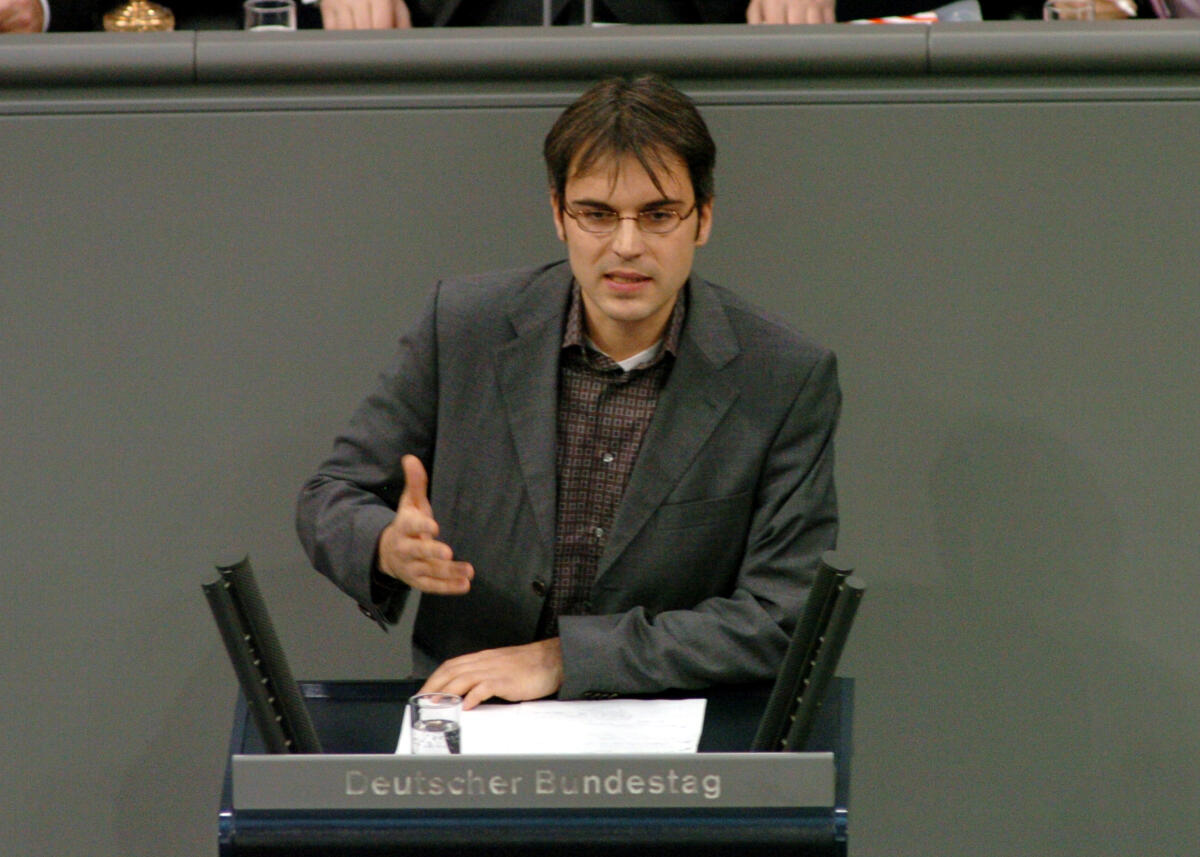Schick, Gerhard Dr. Gerhard Schick, MdB, Bündnis 90/Die Grünen, Rede, Deutscher Bundestag, 13. Sitzung, ZP1, Thema: Verzicht auf MwSt. Erhöhung.

Rednerpult.
