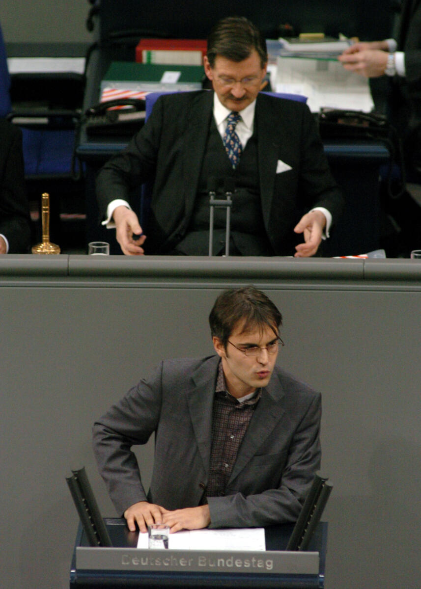 Schick, Gerhard; Solms, Hermann Otto Dr. Gerhard Schick, MdB, Bündnis 90/Die Grünen, Rede, Deutscher Bundestag, 13. Sitzung, ZP1, Thema: Verzicht auf MwSt. Erhöhung. Vorsitz: Bundestagsvizepräsident Dr. Hermann Otto Solms, FDP.; Rednerpult.
