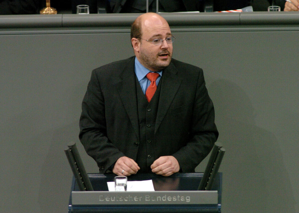Kampeter, Steffen Steffen Kampeter, MdB, CDU/CSU, Rede, Deutscher Bundestag, 13. Sitzung, ZP1, Thema: Verzicht auf MwSt. Erhöhung.

Rednerpult.