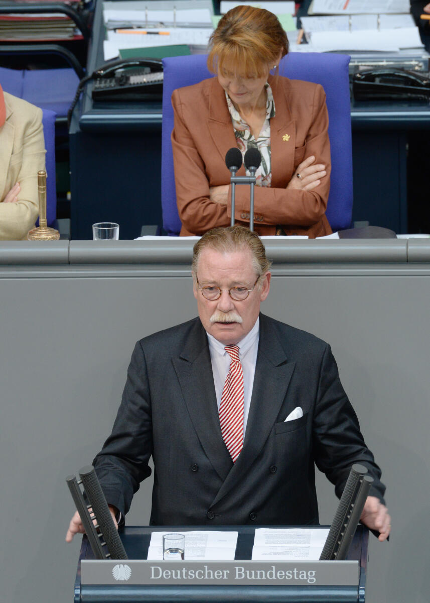 Philipp Graf Lerchenfeld, CDU/CSU, Bundestagsabgeordneter, Abgeordneter, Mitglied Deutscher Bundestag, MdB, Rede, 112. Sitzung, Top 6, Thema: Grundfreibetrag, Kinderfreibetrag, geld, -zuschlag, Vorsitz: Bundestagsvizepräsidentin Edelgard Bulmahn, SPD.; Rednerpult. Lerchenfeld, Graf Philipp; Bulmahn, Edelgard Philipp Graf Lerchenfeld, CDU/CSU, Bundestagsabgeordneter, Abgeordneter, Mitglied Deutscher Bundestag, MdB, Rede, 112. Sitzung, Top 6, Thema: Grundfreibetrag, Kinderfreibetrag, geld, -zuschlag, Vorsitz: Bundestagsvizepräsidentin Edelgard Bulmahn, SPD.; Rednerpult.