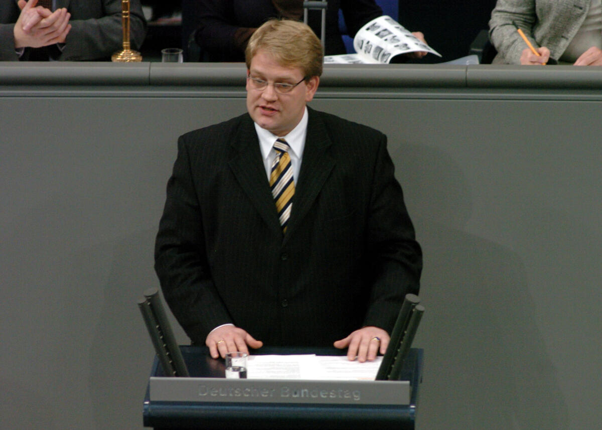 Wolff, Hartfrid Hartfrid Wolff, MdB, FDP, Rede, Deutscher Bundestag, 11. Sitzung, TOP 7, Thema: "Muslimtest" in Baden-Württemberg. 

Rednerpult.