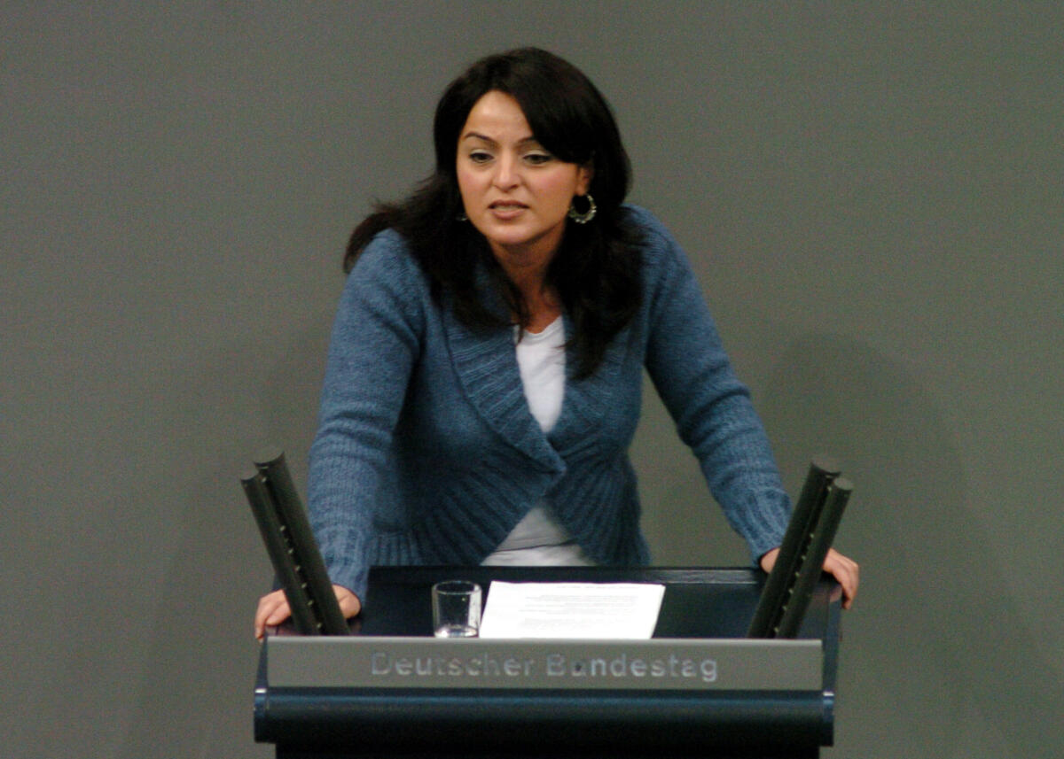 Dagdelen, Sevim Sevim Dagdelen, MdB, DIE LINKE., Rede, Deutscher Bundestag, 11. Sitzung, TOP 7, Thema: "Muslimtest" in Baden-Württemberg.; Rednerpult.