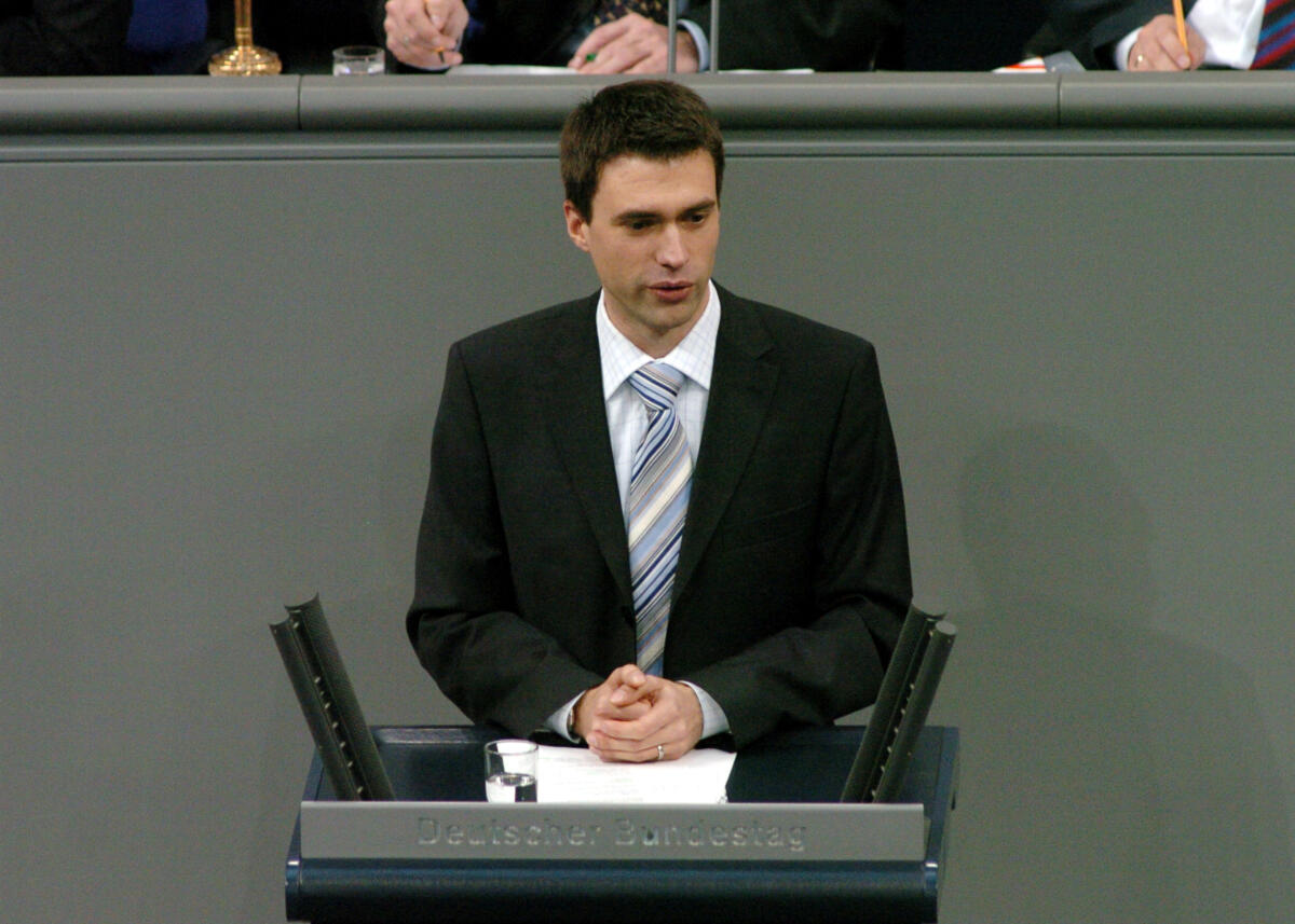 Müller, Stefan Stefan Müller, MdB, CDU/CSU, Rede, Deutscher Bundestag, 11. Sitzung, TOP 3, Thema: SGB II.; Rednerpult.