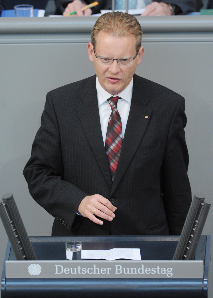 Dörflinger, Thomas Thomas Dörflinger, Bundestagsabgeordneter, Abgeordneter, Mitglied Deutscher Bundestag, MdB, Rede, 115. Sitzung, Top 4, Thema: Sterbebegleitung, Redner 9.; Rednerpult.