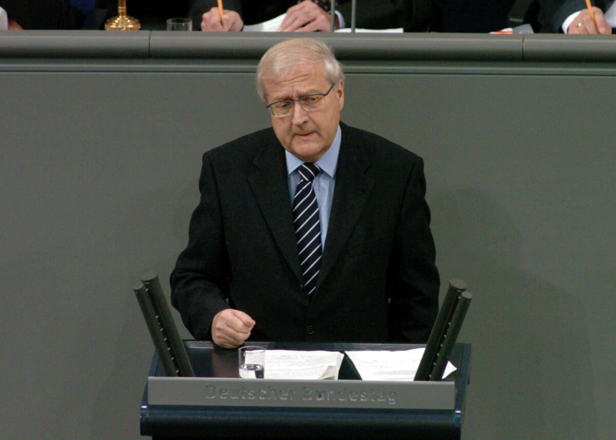Brüderle, Rainer Rainer Brüderle, MdB, FDP, Rede, Deutscher Bundestag, 11. Sitzung, TOP 4, Thema: Gesetz gegen Wettbewerbsbeschränkungen. 

Rednerpult.