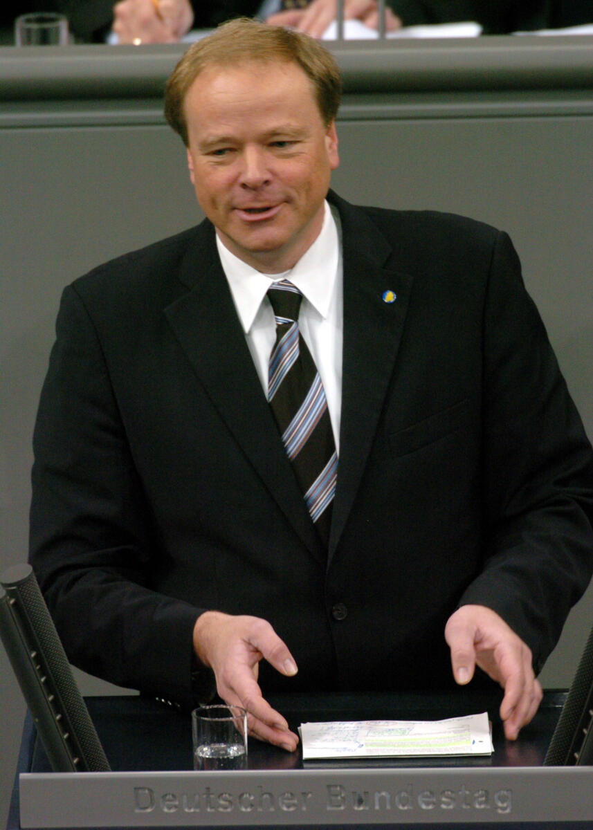 Dirk Niebel, MdB, FDP, Rede Deutscher Bundestag, 11. Sitzung, TOP 3, Thema: SGB II, 2. Redner.; Rednerpult. Niebel, Dirk Dirk Niebel, MdB, FDP, Rede Deutscher Bundestag, 11. Sitzung, TOP 3, Thema: SGB II, 2. Redner.; Rednerpult.