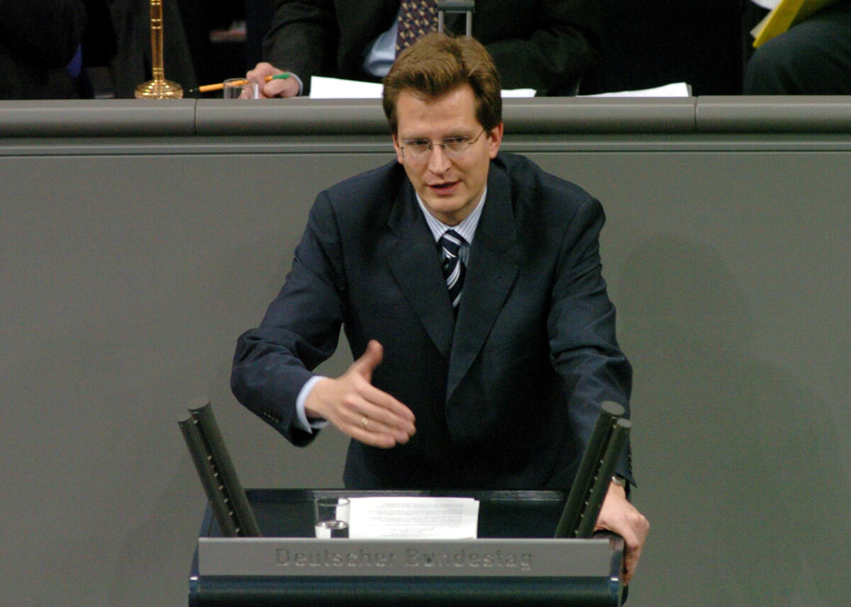 Brauksiepe, Ralf Dr. Ralf Brauksiepe, MdB, CDU/CSU, Rede, Deutscher Bundestag, 11. Sitzung, TOP 3, Thema: SGB II.

Rednerpult.