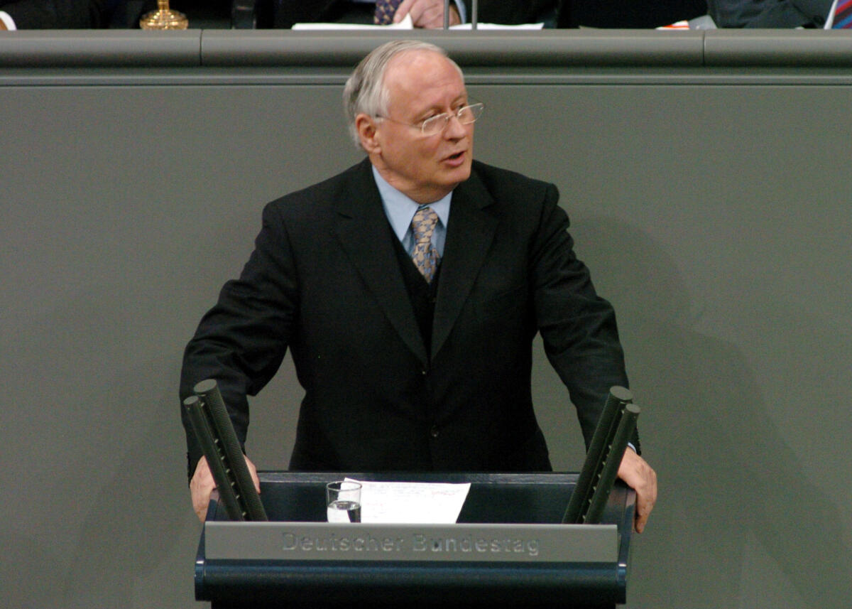 Lafontaine, Oskar Oskar Lafontaine, MdB, DIE LINKE., Rede, Deutscher Bundestag, 11. Sitzung, TOP 4, Thema: Gesetz gegen Wettbewerbsbeschränkungen.; Rednerpult.