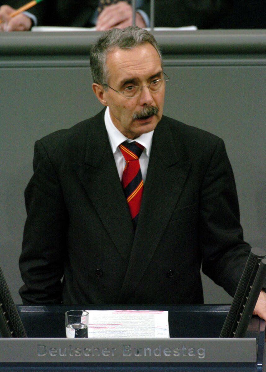 Hartmut Schauerte, PSts., CDU/CSU, Rede Deutscher Bundestag, 11. Sitzung, TOP 4, Thema: Gesetz gegen Wettbewerbsbeschränkungen, 2. Redner.
Rednerpult. Schauerte, Hartmut Hartmut Schauerte, PSts., CDU/CSU, Rede Deutscher Bundestag, 11. Sitzung, TOP 4, Thema: Gesetz gegen Wettbewerbsbeschränkungen, 2. Redner.
Rednerpult.