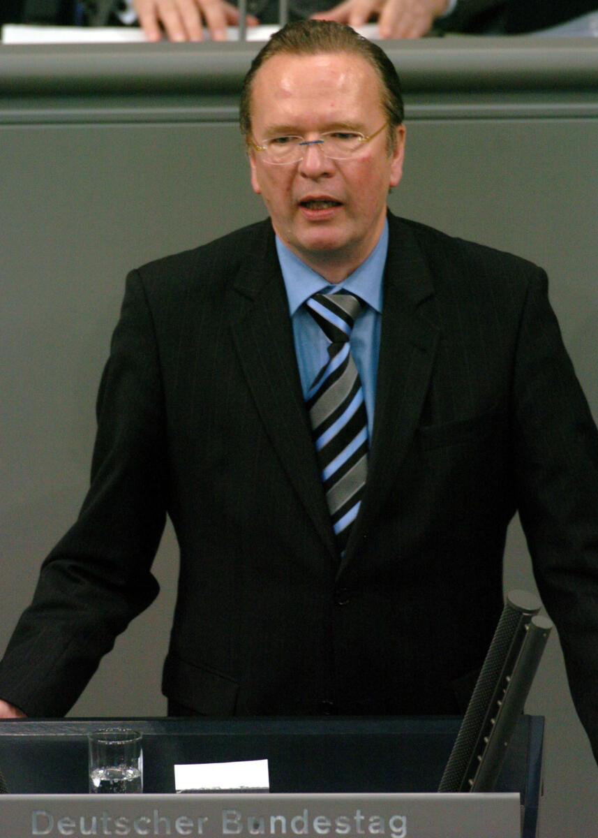 Wend, Rainer Dr. Rainer Wend, MdB, SPD, Rede Deutscher Bundestag, 11. Sitzung, TOP 4, Thema: Gesetz gegen Wettbewerbsbeschränkungen, 10. Redner.; Rednerpult.