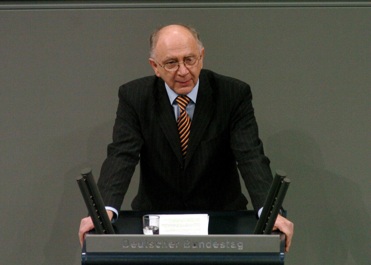 Götz, Peter Peter Götz, CDU/CSU, MdB,  Rede im Deutschen Bundestag.; Plenum, Rednerpult, 11. Sitzung.