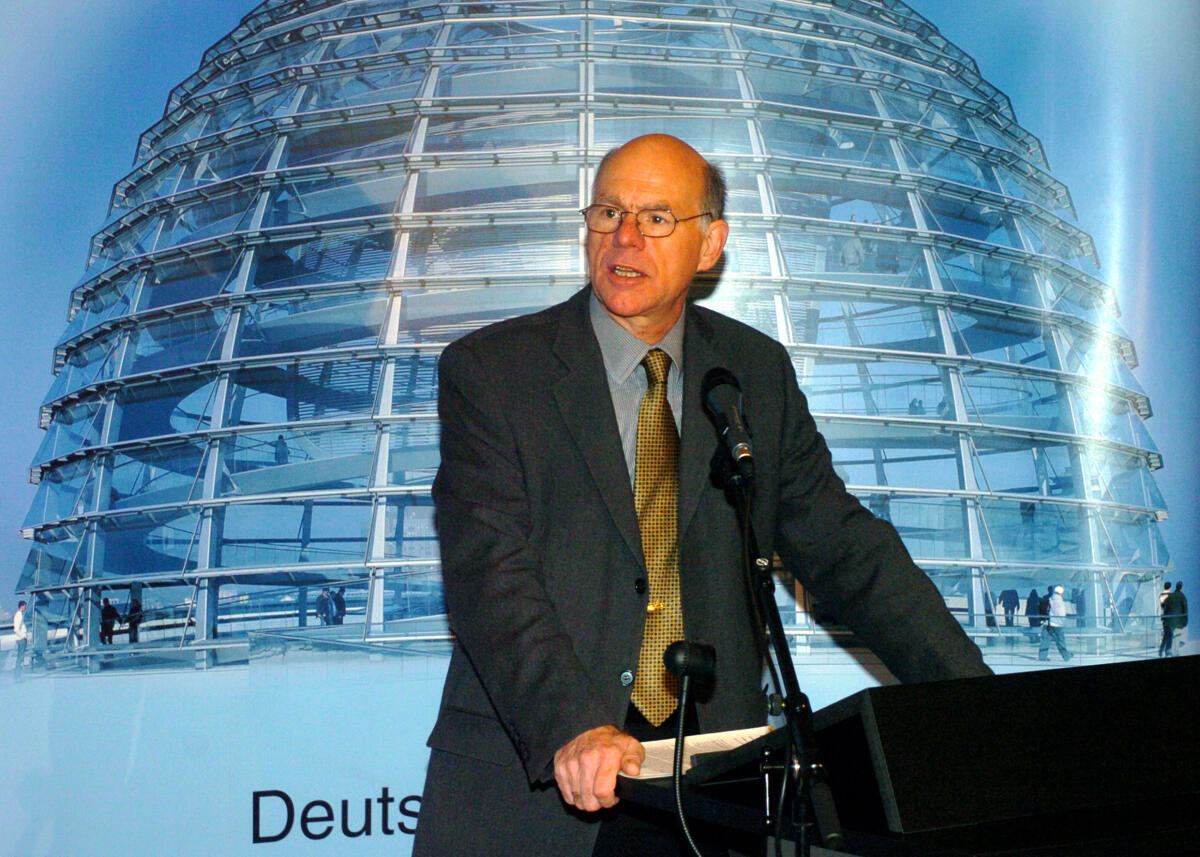 Lammert, Norbert Bundestagspräsident Dr. Norbert Lammert, CDU/CSU, unterrichtet die Medien über die Ergebnisse des Gesprächs mit den Vorsitzenden der Bundestagsfraktionen zum Thema Entschädigung und Arbeitsbedingungen von Abgeordeneten.