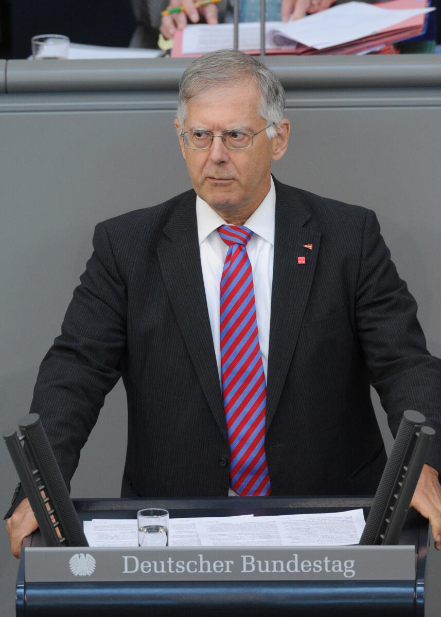 Michael Schlecht, DIE LINKE, Bundestagsabgeordneter, Abgeordneter, Mitglied Deutscher Bundestag, MdB, Rede, 109. Sitzung, Top 3, Thema: Bürokratieentlastungsgesetz, Redner 2.; Rednerpult. Schlecht, Michael Michael Schlecht, DIE LINKE, Bundestagsabgeordneter, Abgeordneter, Mitglied Deutscher Bundestag, MdB, Rede, 109. Sitzung, Top 3, Thema: Bürokratieentlastungsgesetz, Redner 2.; Rednerpult.