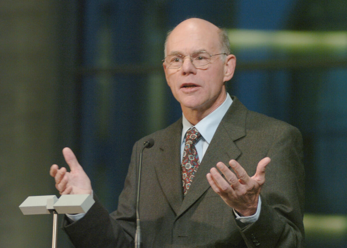 Lammert, Norbert Empfang aus Anlass des 50-jährigen Bestehens der Bundeswehr im Paul-Löbe-Haus mit anschliessendem Zapfenstreich auf dem Platz der Republik auf der Westseite des Reichstagsgebäudes.; Hier Bundestagspräsident Dr. Norbert Lammert, CDU/CSU, bei seiner Begrüßungsansprache.