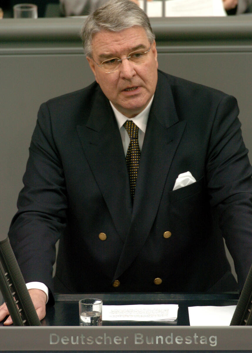 Leo Dautzenberg, MdB, CDU/CSU, Rede, Deutscher Bundestag, 8. Sitzung, TOP 5, Thema: Steuerstundungsmodelle/Eigenheimzulage, Redner 8; Rednerpult. Dautzenberg, Leo Leo Dautzenberg, MdB, CDU/CSU, Rede, Deutscher Bundestag, 8. Sitzung, TOP 5, Thema: Steuerstundungsmodelle/Eigenheimzulage, Redner 8; Rednerpult.