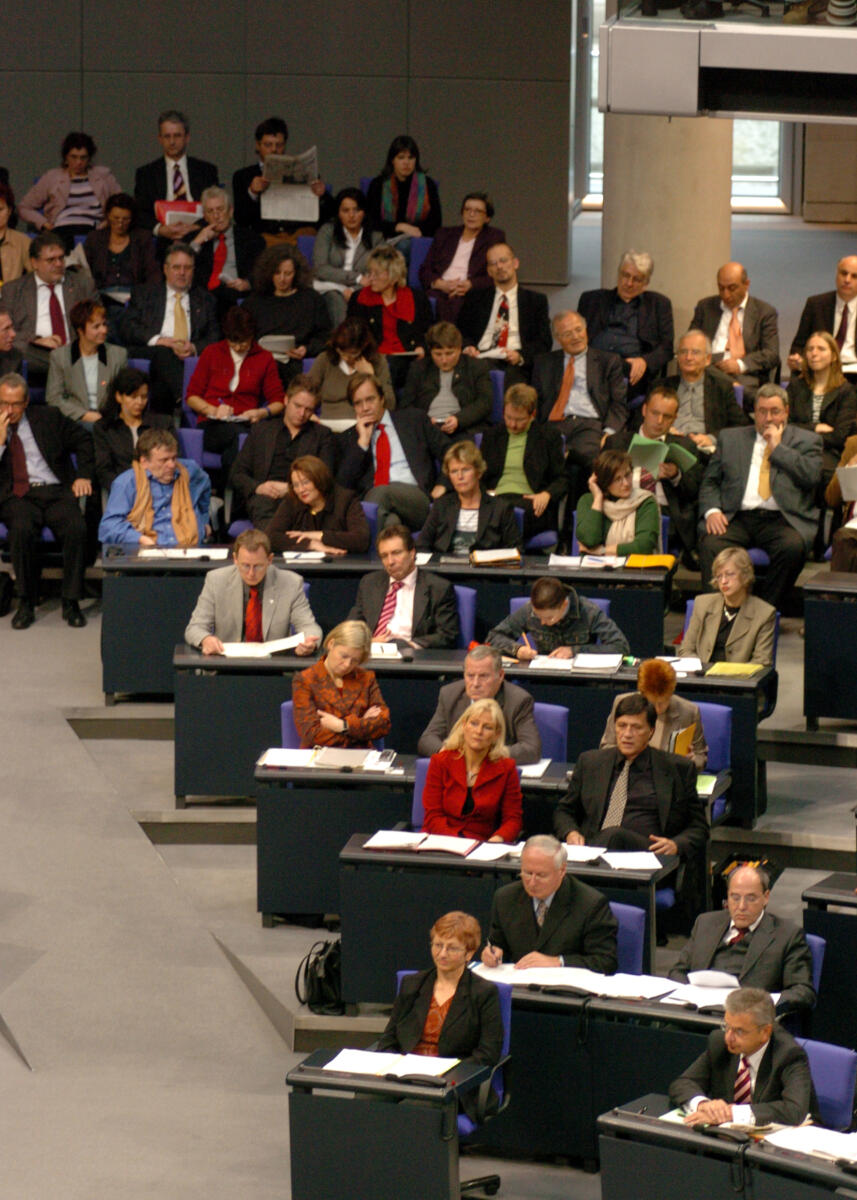 Die Linke, Bundestagsfraktion, Übersicht Plenarsaal, Deutscher Bundestag, 4. Sitzung, TOP 1, Regierungserklärung und anschliessende Generalaussprache.
Plenum. Die Linke, Bundestagsfraktion, Übersicht Plenarsaal, Deutscher Bundestag, 4. Sitzung, TOP 1, Regierungserklärung und anschliessende Generalaussprache.
Plenum.