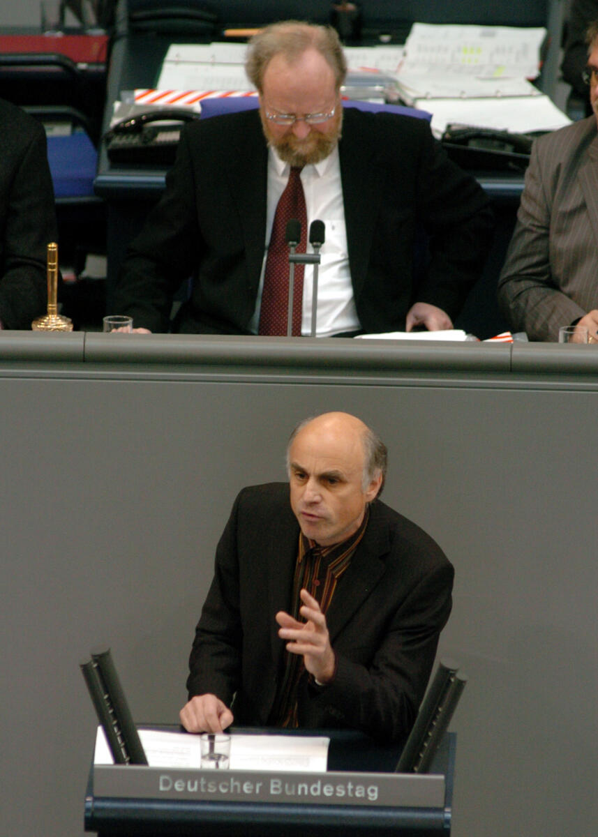 Schäfer, Paul; Thierse, Wolfgang Paul Schäfer, MdB, DIE LINKE., Rede, Deutscher Bundestag, 6. Sitzung. Vorsitz: Bundestagvizepräsident Wolfgang Thierse, SPD.; Rednerpult.