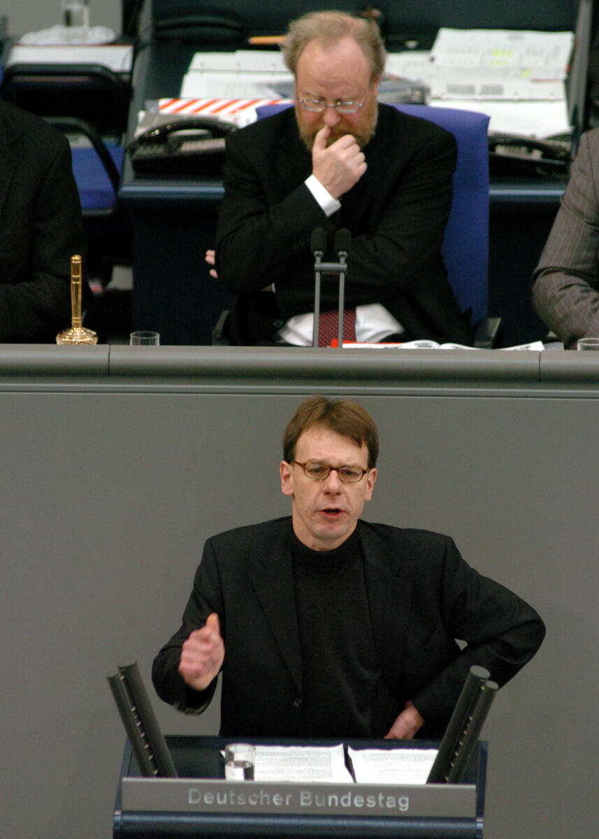 Kurth, Markus; Thierse, Wolfgang Markus Kurth, MdB, Bündnis 90/Die Grünen, Rede, Deutscher Bundestag, 6. Sitzung. Vorsitz: Bundestagsvizepräsident Wolfgang Thierse, SPD.

Rednerpult.