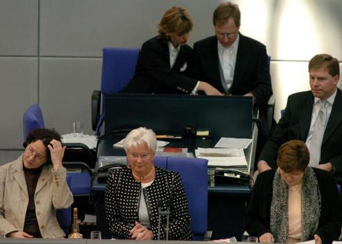 Hasselfeldt, Gerda; Lazar, Monika; Blumenthal, Antje Reichstagsgebäude, Plenarsaal