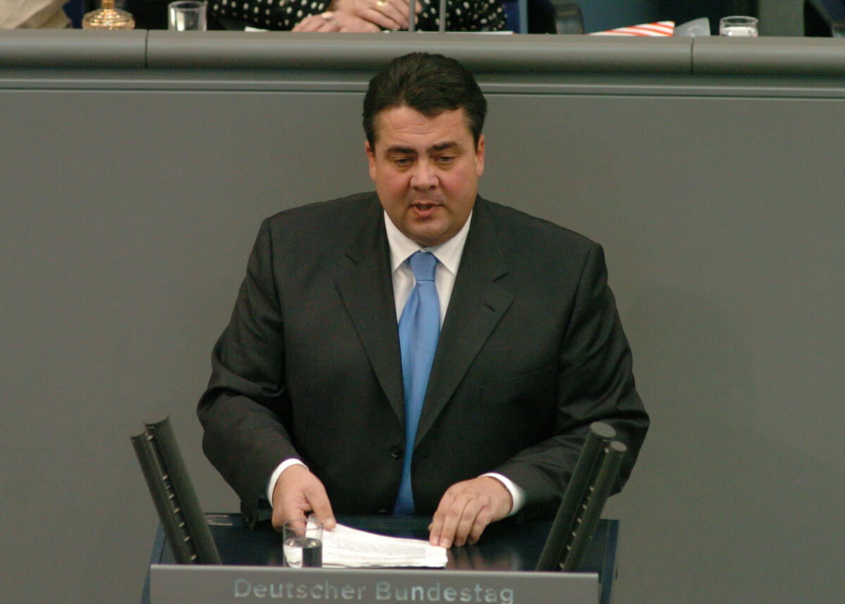 Gabriel, Sigmar Sigmar Gabriel, Bundesminister für Umwelt, Naturschutz und Reaktorsicherheit, SPD, Rede, Deutscher Bundestag, 5. Sitzung.; Rednerpult.