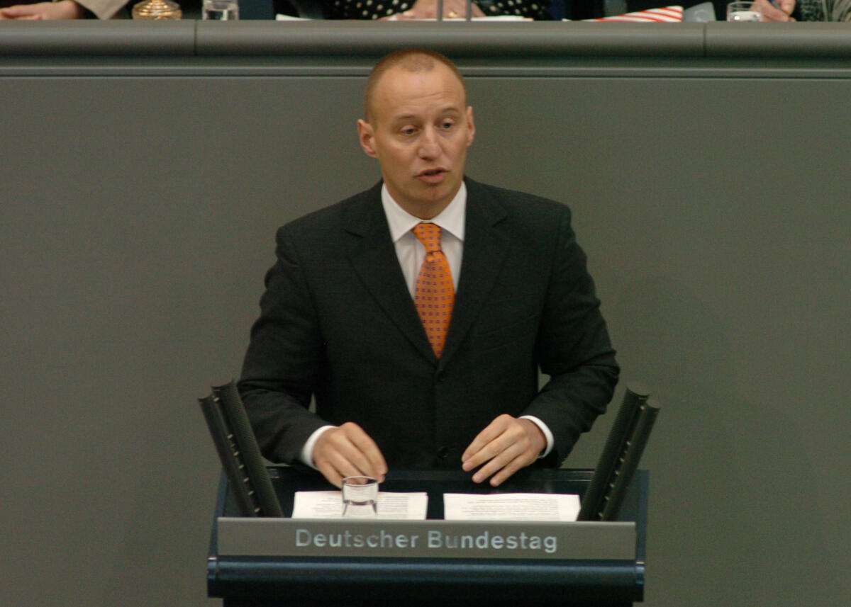 Kauch, Michael Michael Kauch, MdB, FDP, Rede, Deutscher Bundestag, 5. Sitzung.

Rednerpult.