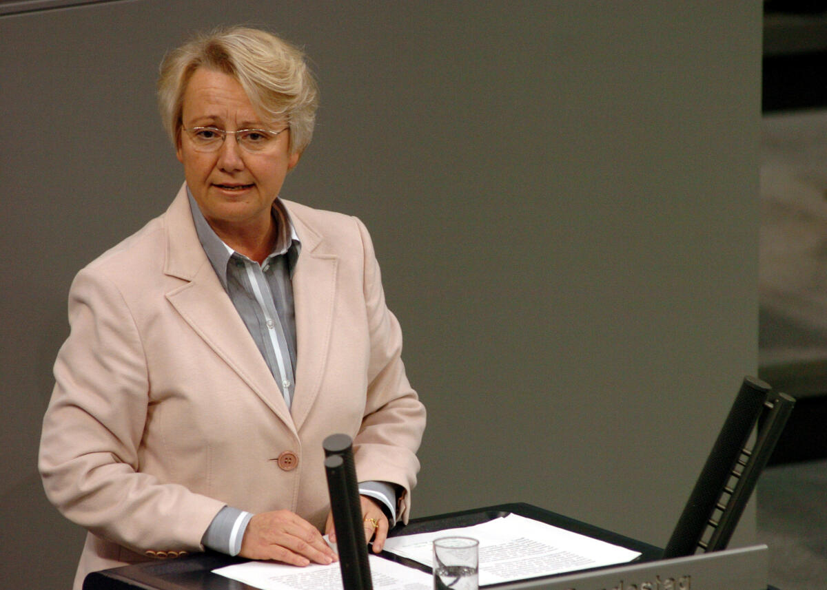 Schavan, Annette Annette Schavan, Bundesministerin für Bildung und Forschung, CDU/CSU, Rede, Deutscher Bundestag, 5. Sitzung.; Rednerpult.