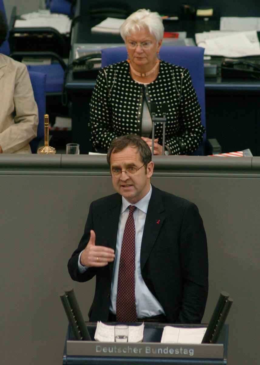 Dr. Reinhard Loske, MdB, Bündnis 90/Die Grünen, Rede, Deutscher Bundestag, 5. Sitzung. Vorsitz: Bundestagsvizepräsidentin Gerda Hasselfeldt, CDU/CSU.
Rednerpult. Loske, Reinhard; Hasselfeldt, Gerda Dr. Reinhard Loske, MdB, Bündnis 90/Die Grünen, Rede, Deutscher Bundestag, 5. Sitzung. Vorsitz: Bundestagsvizepräsidentin Gerda Hasselfeldt, CDU/CSU.
Rednerpult.