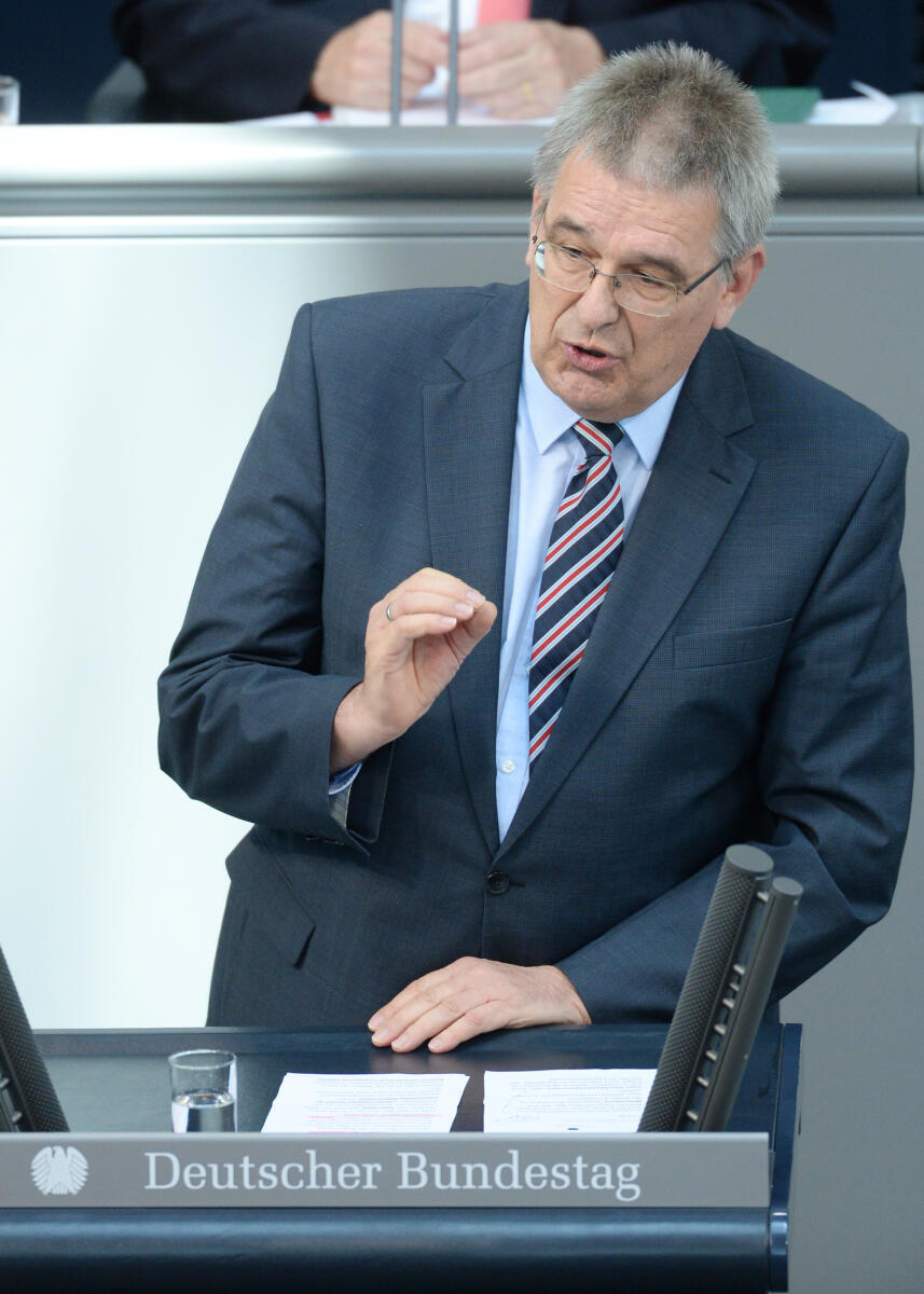 Dr. Thomas Gambke, Bündnis 90/Die Grünen, Bundestagsabgeordneter, Abgeordneter, Mitglied Deutscher Bundestag, MdB, Rede, 124. Sitzung, Top 4, Thema: Befristete Arbeitsverhältnisse,; Redner 8.; Rednerpult. Gambke, Thomas Dr. Thomas Gambke, Bündnis 90/Die Grünen, Bundestagsabgeordneter, Abgeordneter, Mitglied Deutscher Bundestag, MdB, Rede, 124. Sitzung, Top 4, Thema: Befristete Arbeitsverhältnisse,; Redner 8.; Rednerpult.