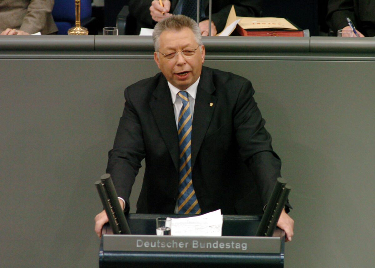 Brandner, Klaus Klaus Brandner, MdB, SPD, Rede, Deutscher Bundestag, 6. Sitzung.

Rednerpult.