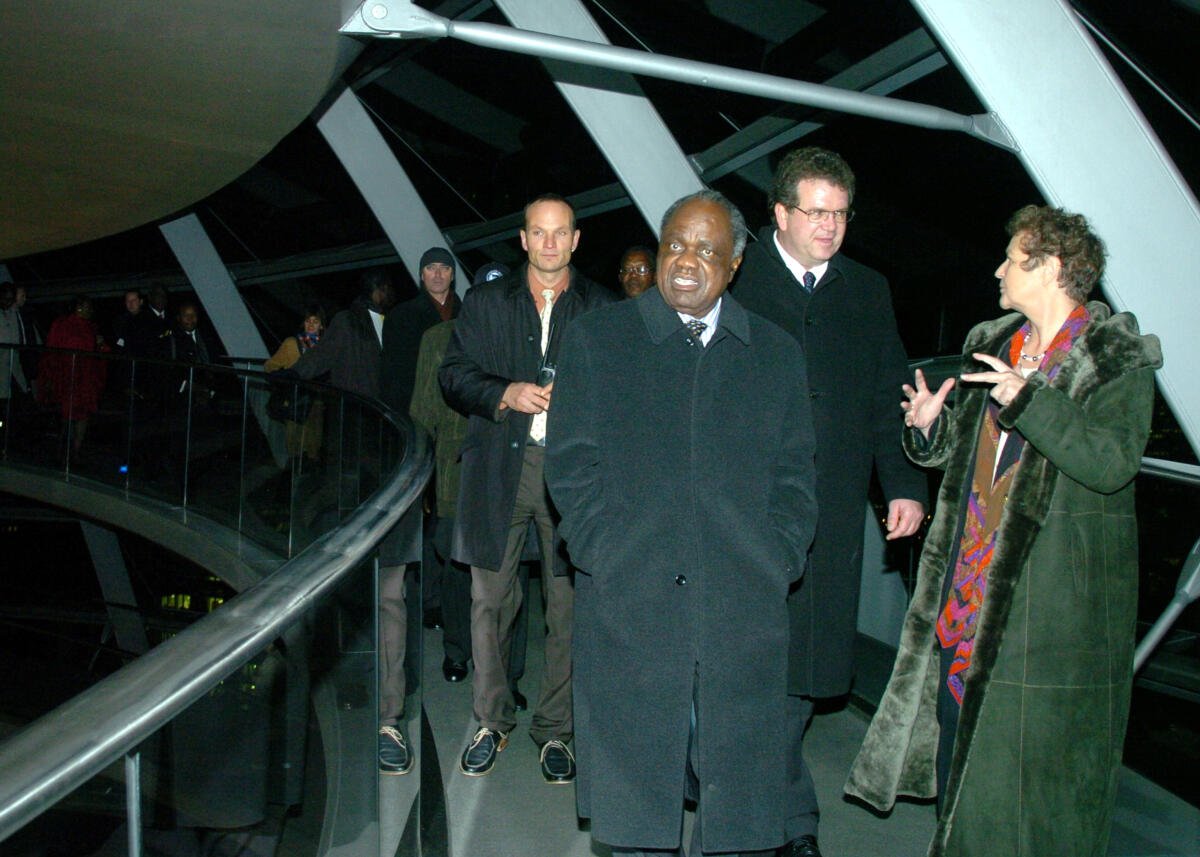 Pohamba, Hifikepunye; Däubler-Gmelin, Herta Im Rahmen des Staatsbesuches des namibischen Staastpräsidenten Hifikepunye Pohamba besichtigt dieser das Reichstagsgebäude auf Einladung der Parlamentariergruppe unter dem Vorsitz von Herta Däubler-Gmelin, SPD.; Kuppel