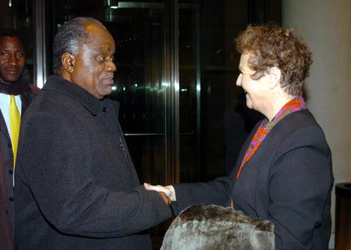 Pohamba, Hifikepunye; Däubler-Gmelin, Herta Reichstagsgebäude, Ostportal
