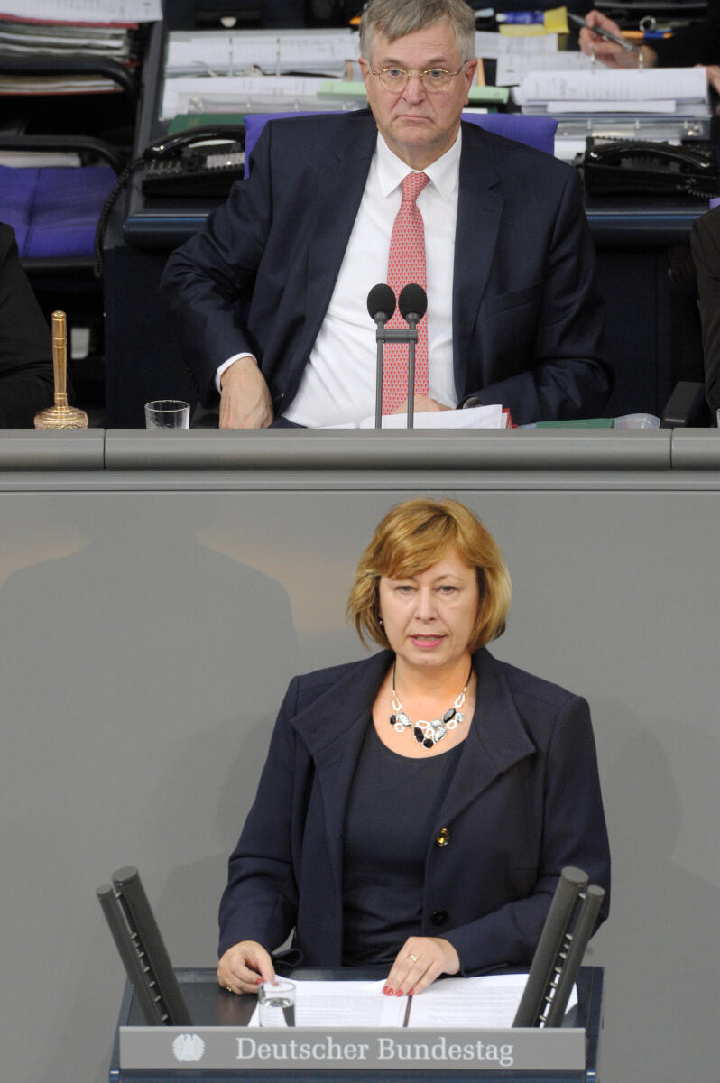 Marina Kermer, SPD, Bundestagsabgeordnete, Abgeordnete, Mitglied Deutscher Bundestag, MdB, Rede, 133. Sitzung, Top 9, Thema: Reform der Strukturen der Krankenhausversorgung, Vorsitz: Bundestagsvizepräsident Peter Hintze, CDU/CSU.; Rednerpult. Kermer, Marina; Hintze, Peter Marina Kermer, SPD, Bundestagsabgeordnete, Abgeordnete, Mitglied Deutscher Bundestag, MdB, Rede, 133. Sitzung, Top 9, Thema: Reform der Strukturen der Krankenhausversorgung, Vorsitz: Bundestagsvizepräsident Peter Hintze, CDU/CSU.; Rednerpult.