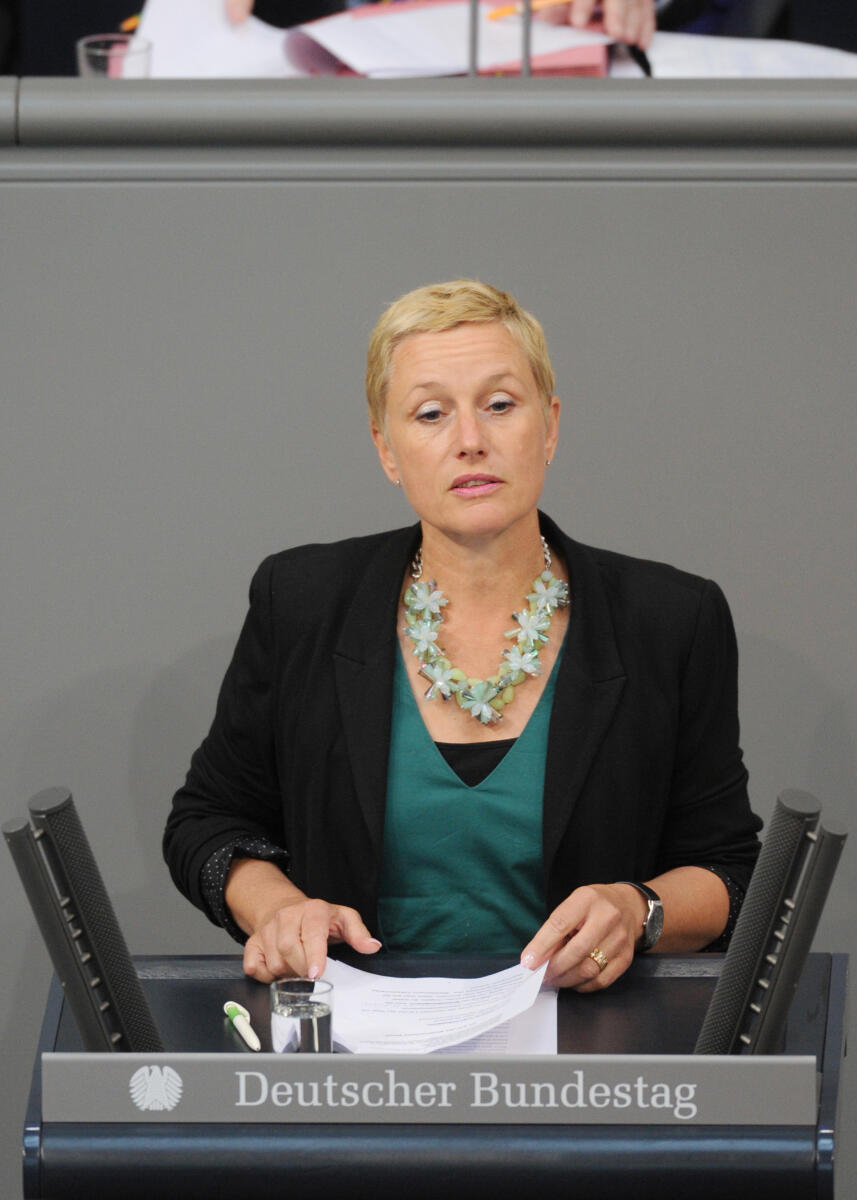 Elisabeth Scharfenberg, Bündnis 90/Die Grnen, Bundestagsabgeordnete, Abgeordnete, Mitglied Deutscher Bundestag, MdB, Rede, 133. Sitzung, Top 3, Thema: Hospiz- und Palliativversorgung, Redner 4.; Rednerpult. Scharfenberg, Elisabeth Elisabeth Scharfenberg, Bündnis 90/Die Grnen, Bundestagsabgeordnete, Abgeordnete, Mitglied Deutscher Bundestag, MdB, Rede, 133. Sitzung, Top 3, Thema: Hospiz- und Palliativversorgung, Redner 4.; Rednerpult.