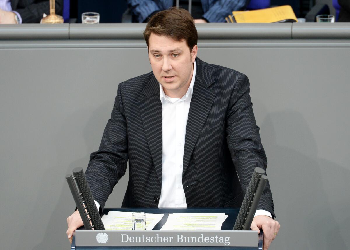 Markus Tressel, Bündnis 90/Die Grünen, Bundestagsabgeordneter, Abgeordneter, Mitglied des Deutschen Bundestages, MdB, Rede, Deutscher Bundestag, 18. Sitzung, Top 19, Thema: Tourismuspolitischer Bericht (17. Wahlperiode).; Rednerpult. Tressel, Markus Markus Tressel, Bündnis 90/Die Grünen, Bundestagsabgeordneter, Abgeordneter, Mitglied des Deutschen Bundestages, MdB, Rede, Deutscher Bundestag, 18. Sitzung, Top 19, Thema: Tourismuspolitischer Bericht (17. Wahlperiode).; Rednerpult.