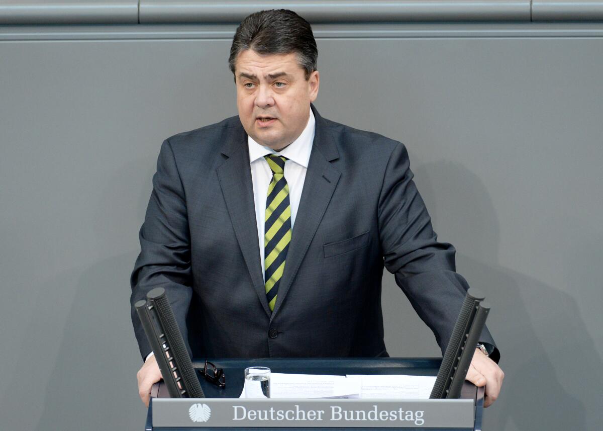Sigmar Gabriel, BMIn., SPD, Bundestagsabgeordneter, Abgeordneter, Mitglied des Deutschen Bundestages, MdB, Rede, Deutscher Bundestag, 14. Sitzung, Top 3, Thema: Regierungserklärung zur Sozialen Marktwirtschaft heute und Aussprache.; Rednerpult. Gabriel, Sigmar Sigmar Gabriel, BMIn., SPD, Bundestagsabgeordneter, Abgeordneter, Mitglied des Deutschen Bundestages, MdB, Rede, Deutscher Bundestag, 14. Sitzung, Top 3, Thema: Regierungserklärung zur Sozialen Marktwirtschaft heute und Aussprache.; Rednerpult.