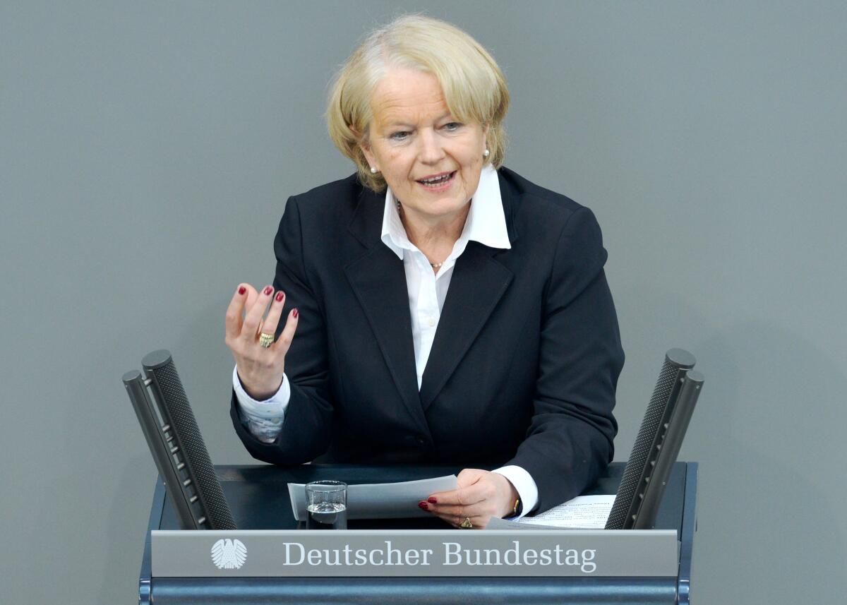 Elisabeth Motschmann, CDU/CSU, Bundestagsabgeordnete, Abgeordnete, Mitglied des Deutschen Bundestages, MdB, Rede, Deutscher Bundestag, 14. Sitzung, Top 4, Thema: Bundeswehreinsatz in Afghanistan (ISAF).; Rednerpult. Motschmann, Elisabeth Elisabeth Motschmann, CDU/CSU, Bundestagsabgeordnete, Abgeordnete, Mitglied des Deutschen Bundestages, MdB, Rede, Deutscher Bundestag, 14. Sitzung, Top 4, Thema: Bundeswehreinsatz in Afghanistan (ISAF).; Rednerpult.