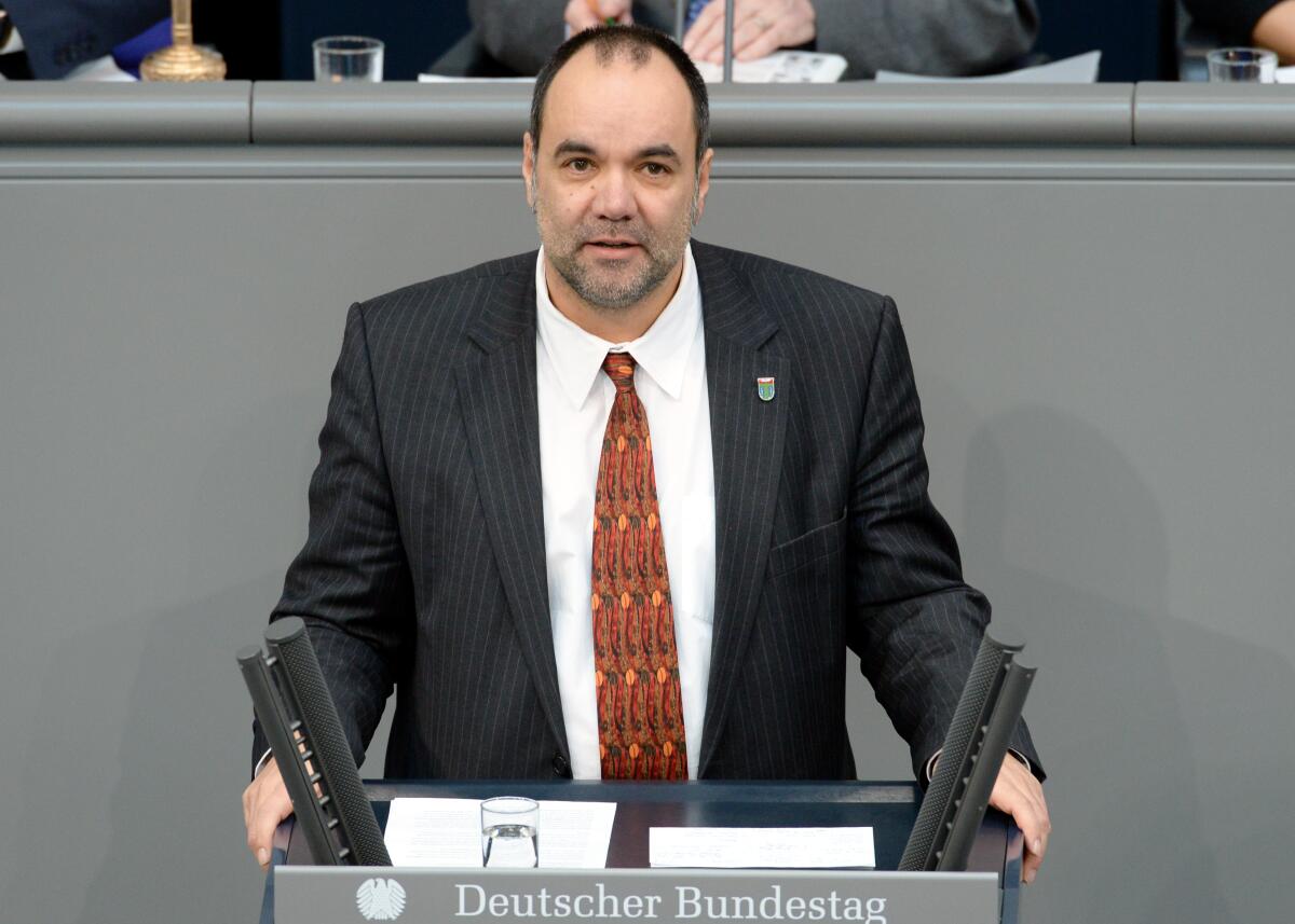 Matthias Schmidt, SPD, Bundestagsabgeordneter, Abgeordneter, Mitglied des Deutschen Bundestages, MdB, Rede, Deutscher Bundestag, 15. Sitzung, Top 14, Thema: Demokratie im digitalen Zeitalter.; Rednerpult. Schmidt, Matthias Matthias Schmidt, SPD, Bundestagsabgeordneter, Abgeordneter, Mitglied des Deutschen Bundestages, MdB, Rede, Deutscher Bundestag, 15. Sitzung, Top 14, Thema: Demokratie im digitalen Zeitalter.; Rednerpult.
