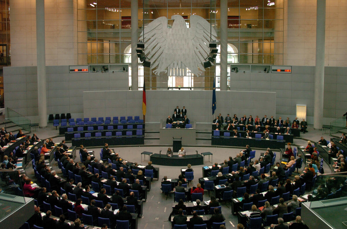 Konstituierende Sitzung des 16. Deutschen Bundestages. Wahl des Bundestagspräsidenten im Plenarsaal.; Blick ins Plenum Konstituierende Sitzung des 16. Deutschen Bundestages. Wahl des Bundestagspräsidenten im Plenarsaal.; Blick ins Plenum