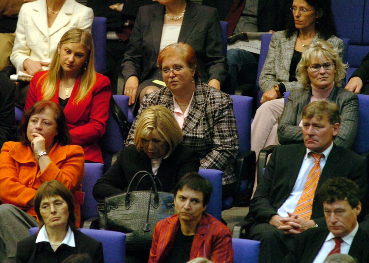 Jella Teuchner, SPD, (2.Reihe von oben, mitte.), MdB, während der Konstituierenden Sitzung des 16. Deutschen Bundestages im Plenarsaal.; Bundestagsabgeordnete, Abgeordnete Teuchner, Jella Jella Teuchner, SPD, (2.Reihe von oben, mitte.), MdB, während der Konstituierenden Sitzung des 16. Deutschen Bundestages im Plenarsaal.; Bundestagsabgeordnete, Abgeordnete