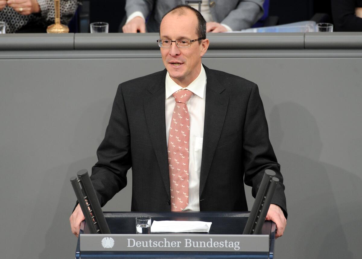 Peter Stein, CDU/CSU, Bundestagsabgeordneter, Abgeordneter, Mitglied des Deutschen Bundestages, MdB, Rede, Deutscher Bundestag, 11. Sitzung, Top 1, Thema: Wirtschaft und Energie.; Rednerpult. Stein, Peter Peter Stein, CDU/CSU, Bundestagsabgeordneter, Abgeordneter, Mitglied des Deutschen Bundestages, MdB, Rede, Deutscher Bundestag, 11. Sitzung, Top 1, Thema: Wirtschaft und Energie.; Rednerpult.
