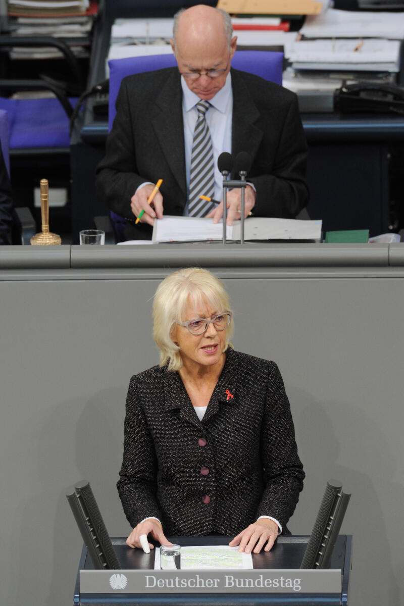 Elfi Scho-Antwerpes, SPD, Bundestagsabgeordnete, Abgeordnete, Mitglied Deutscher Bundestag, MdB, Rede, 143. Sitzung, Top 3, Thema: Tierschutz, Vorsitz: Bundestagspräsident Prof. Dr. Norbert Lammert, CDU/CSU.; Rednerpult. Scho-Antwerpes, Elfi; Lammert, Norbert Elfi Scho-Antwerpes, SPD, Bundestagsabgeordnete, Abgeordnete, Mitglied Deutscher Bundestag, MdB, Rede, 143. Sitzung, Top 3, Thema: Tierschutz, Vorsitz: Bundestagspräsident Prof. Dr. Norbert Lammert, CDU/CSU.; Rednerpult.