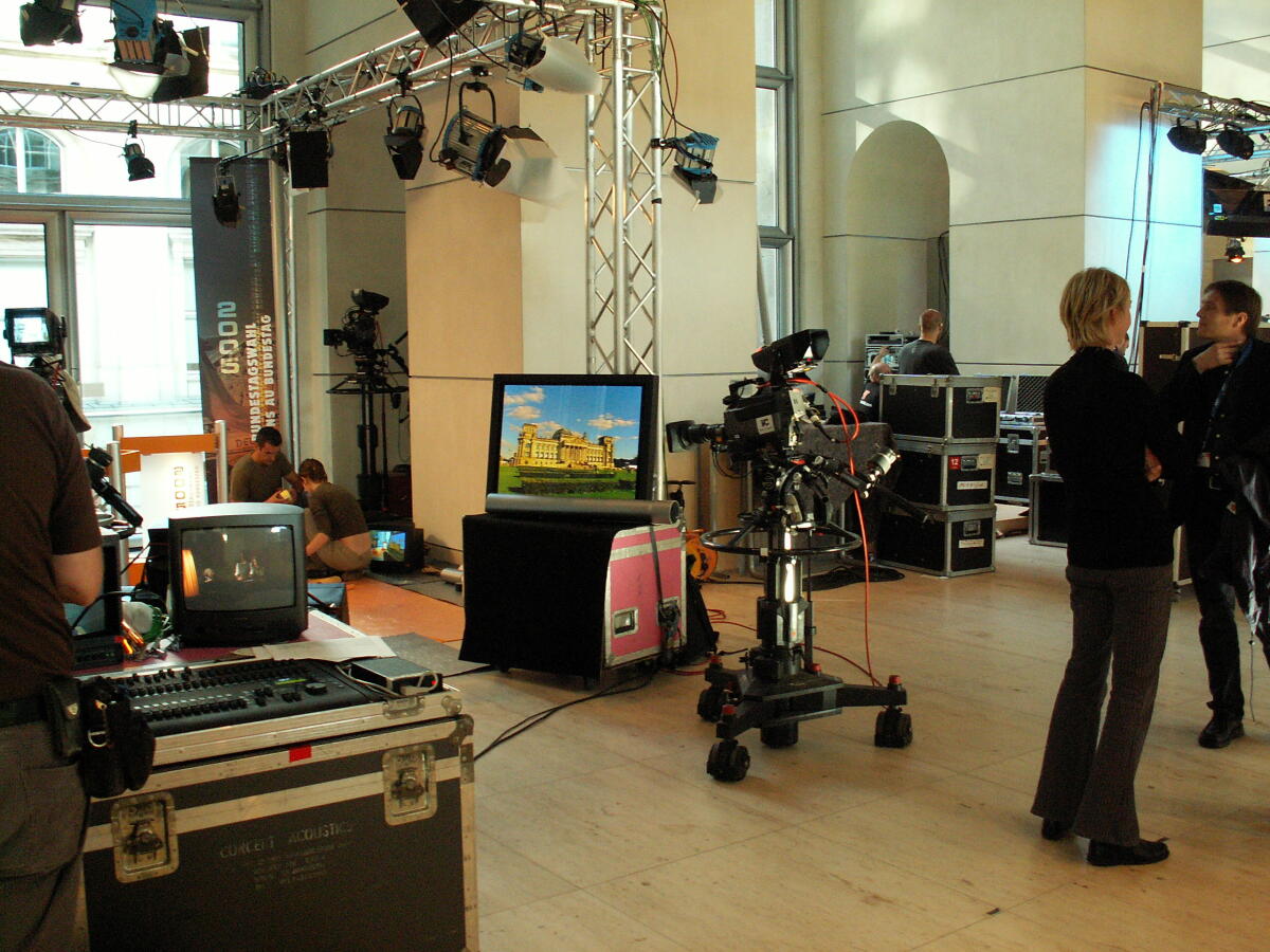  Presse- und Öffentlichkeitsarbeit im Rahmen der Bundestagswahl vom 18. September 2005; Wahl zum 16. Deutschen Bundestag; RTG, Kamera, TV, Presse
