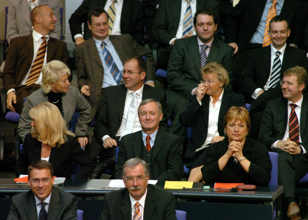 Dr. Max Stadler, FDP, (2. Reihe von unten, mitte), MdB, während der Konstituierenden Sitzung des 16. Deutschen Bundestages im Plenarsaal.; Bundestagsabgeordneter, Abgeordneter Stadler, Max Dr. Max Stadler, FDP, (2. Reihe von unten, mitte), MdB, während der Konstituierenden Sitzung des 16. Deutschen Bundestages im Plenarsaal.; Bundestagsabgeordneter, Abgeordneter