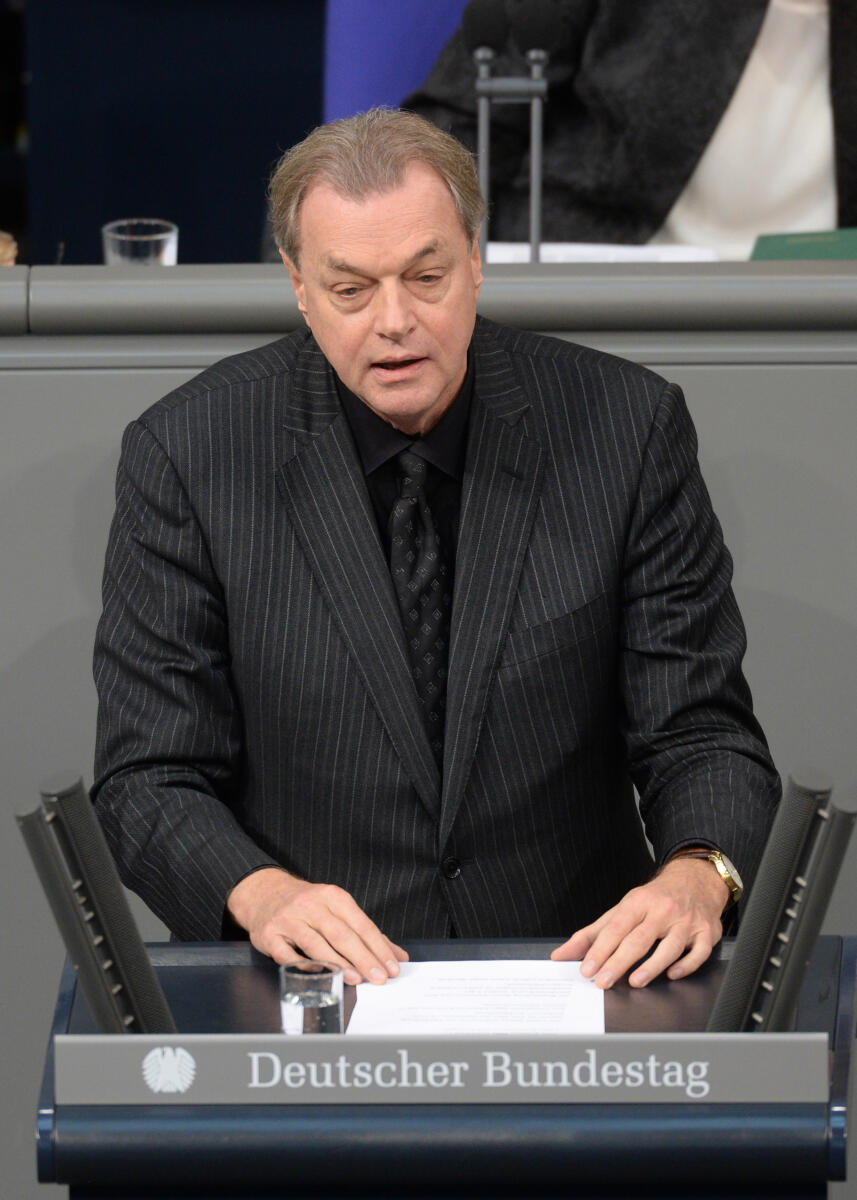 Dr. Frithjof Schmidt, Bündnis 90/Die Grünen, Bundestagsabgeordneter, Abgeordneter, Mitglied Deutscher Bundestag, MdB, Rede, 146. Sitzung, Top 6, Thema: Bundeswehreinsatz Mittelmeer (OAE), Redner 4.; Rednerpult. Schmidt, Frithjof Dr. Frithjof Schmidt, Bündnis 90/Die Grünen, Bundestagsabgeordneter, Abgeordneter, Mitglied Deutscher Bundestag, MdB, Rede, 146. Sitzung, Top 6, Thema: Bundeswehreinsatz Mittelmeer (OAE), Redner 4.; Rednerpult.