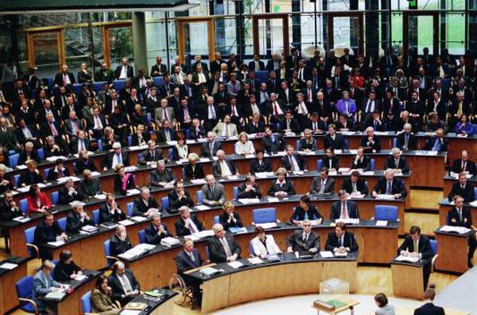 Kohl, Helmut; Schäuble, Wolfgang; Süssmuth, Rita; Waigel, Theo; Glos, Michael Liegenschaften in Bonn, Plenargebäude