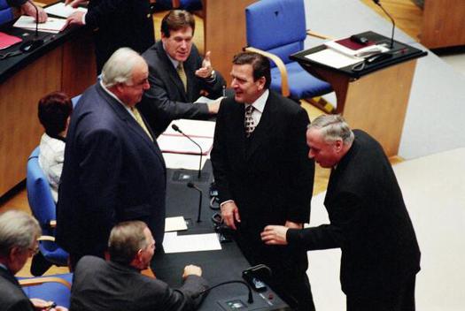 Kohl, Helmut; Schröder, Gerhard; Lafontaine, Oskar; Schäuble, Wolfgang; Glos, Michael Liegenschaften in Bonn, Plenargebäude