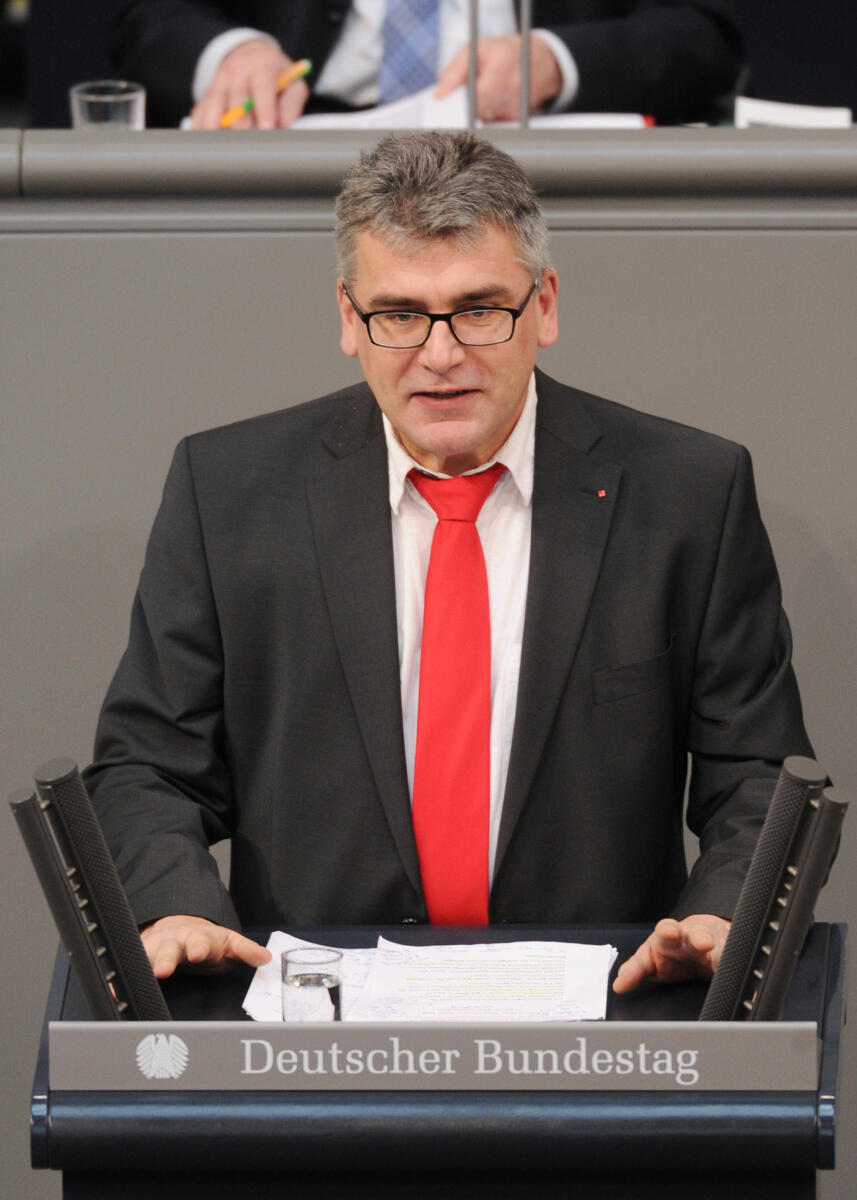 Christian Petry, SPD, Bundestagsabgeordneter, Abgeordneter, Mitglied Deutscher Bundestag, MdB, Rede, 155. Sitzung, Top 4, Thema: Novellierung von Finanzmarktvorschriften, Redner 9.; Rednerpult. Petry, Christian Christian Petry, SPD, Bundestagsabgeordneter, Abgeordneter, Mitglied Deutscher Bundestag, MdB, Rede, 155. Sitzung, Top 4, Thema: Novellierung von Finanzmarktvorschriften, Redner 9.; Rednerpult.