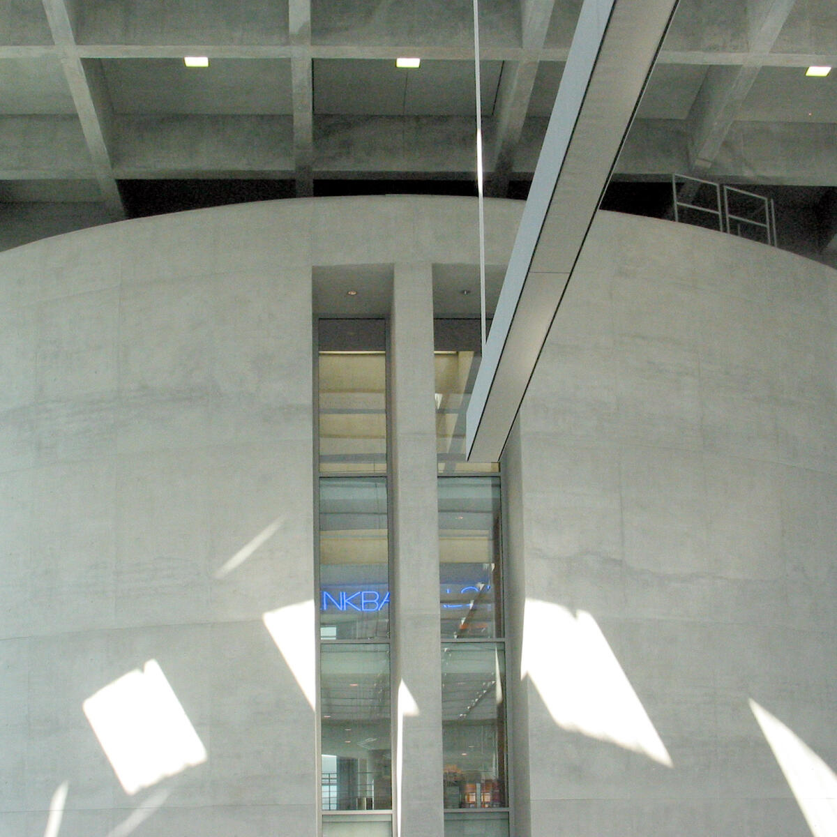  Innenaufnahme vom Marie-Elisabeth-Lüders-Haus.; Liegenschaften, Architektur; Marie-Elisabeth-Lüders-Haus, Innenansicht; Halle, Hallenbereich, Rotunde