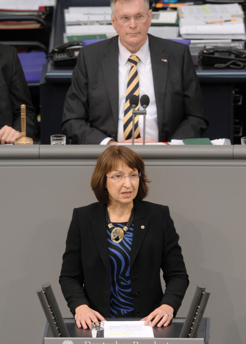 Woltmann, Barbara; Singhammer, Johannes Barbara Woltmann, CDU/CSU, Bundestagsabgeordnete, Abgeordnete, Mitglied Deutscher Bundestag, MdB, Rede, 155. Sitzung, ZP 2, Thema: Rechtsextremismus, Vorsitz: Bundestagsvizepräsident Johannes Singhammer, CDU/CSU.; Rednerpult.