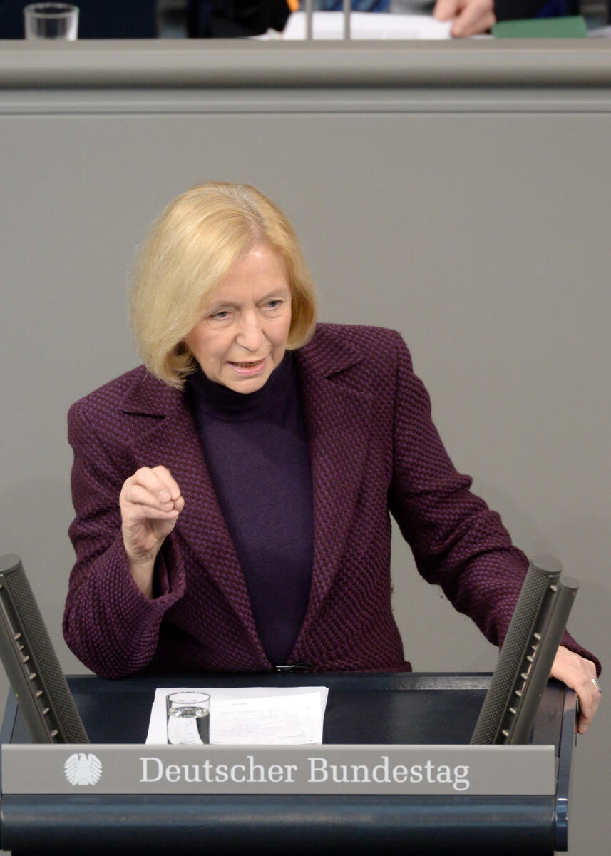 Prof. Dr. Johanna Wanka, BMin., CDU/CSU, Bundestagsabgeordnete, Abgeordnete, Mitglied Deutscher Bundestag, MdB, Rede, 149. Sitzung, Top 4, Thema: Berufliche Aufstiegsfortbildung, Redner 5.; Rednerpult. Wanka, Johanna Prof. Dr. Johanna Wanka, BMin., CDU/CSU, Bundestagsabgeordnete, Abgeordnete, Mitglied Deutscher Bundestag, MdB, Rede, 149. Sitzung, Top 4, Thema: Berufliche Aufstiegsfortbildung, Redner 5.; Rednerpult.